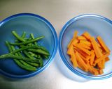 A picture of step 1 of Carrot and Green Bean Pork Wraps.