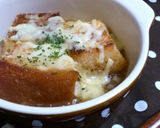 A picture of step 8 of Unique Onion Gratin Soup Made with Sandwich Bread.