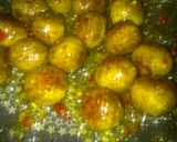 A picture of step 2 of Spicy meatballs over eggs.