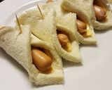 Hình bước làm 2 của món Sandwich nướng cùng Xúc xích & Phômai
