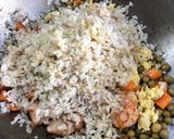 Foto del paso 5 de la receta: Arroz frito chino con camarones 🦀