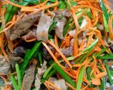 Hình bước làm 6 của món Bún gạo khô xào lòng vịt