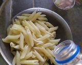 A picture of step 3 of White Sauce Pasta.