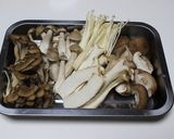 A picture of step 1 of [Farmhouse Recipe] Mushroom Hot Pot.
