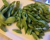 A picture of step 1 of Garlic Stir-Fried Northeastern Chinese Green Beans.