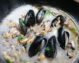 Foto del passaggio 3 della ricetta Linguine white alle cozze tarantine 😊