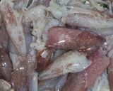 Hình bước làm 2 của món Mực trứng hấp hành gừng