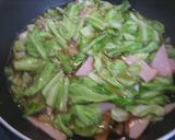 A picture of step 2 of Ham and Egg Rice Bowl with Sweet Cabbage.