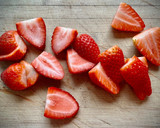 Foto del paso 1 de la receta: Fresas con anchoas en almíbar de naranja