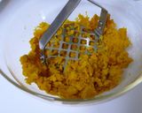 A picture of step 1 of Kabocha Squash Bagels.