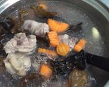 Foto langkah ke 3 dari resep 🍲 Sup Ayam Jamur Kacang Merah.