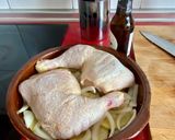 Foto del paso 5 de la receta: Muslos de Pollo al Horno a la Cerveza con Patatas y Cebolla