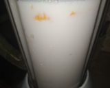 A picture of step 2 of Mango shake.