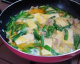 A picture of step 6 of Chinese Chives with Egg, Meat, and Tofu.