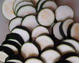 Foto langkah ke 1 dari resep Tumis zucchini kacang panjang.