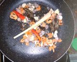 Foto langkah ke 3 dari resep Nasi gurih ayam rempah.