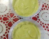 Foto langkah ke 2 dari resep Simple Regal avocado dessert box.