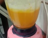 A picture of step 4 of Mango milk shake shots.