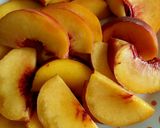 Foto del passaggio 9 della ricetta Sbriciolata pesche e amaretti