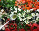 Foto del paso 7 de la receta: Dados de verduras horneados con salsa de finas hierbas