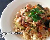 Foto langkah ke 2 dari resep Tumis Ayam Zucchini.