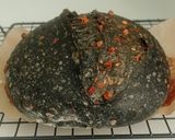 Foto langkah ke 24 dari resep Charcoal Wijen Chili Flakes Cheese Sourdough Bread (Open Bake Method).