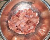 Foto del paso 1 de la receta: Cubos de hígado encebollados con puré