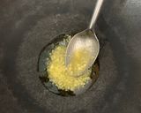 A picture of step 1 of Ghee Makhana.