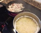 Foto del paso 3 de la receta: Pasta en salsa verde de espinaca con pollo, bacon y cebolla