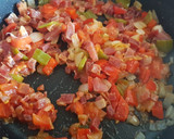Foto del paso 3 de la receta: Garbanzos en sofrito y taquitos de jamón serrano