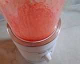 A picture of step 2 of Strawberry Lassi.