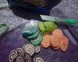 Foto langkah ke 8 dari resep Kuping Gajah Rainbow.