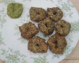 A picture of step 5 of Urad Dal vada.