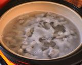 A picture of step 4 of Tasty Salt-Broth Offal Hot Pot with Kombu and Weipa.