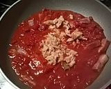 A picture of step 2 of Easy and Authentic Pasta in Tuna Tomato Sauce.