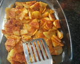 Foto del paso 4 de la receta: Patatas al horno picantes con pinchos de cerdo ibérico