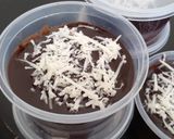 Foto langkah ke 6 dari resep Bolu Kukus Chocolatos dengan saus cokelat.