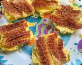 A picture of step 5 of Bacon egg & cheese biscuits.