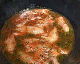 Foto del paso 4 de la receta: Pollo con salsa de achiote, puré de papa con zanahoria y repollo
