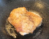A picture of step 3 of Chicken and Cabbage in a Frying Pan.