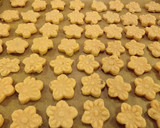 Foto del paso 4 de la receta: 38.🍪Galletas de rosas 🌹