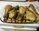 Foto del paso 5 de la receta: Muslos de pollo con batata y patata