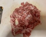 รูปขั้นตอนการทำที่ 2 ของ หมูสันคอสไลด์ผัดกะหล่ำปลี เมนูข้าวกล่อง