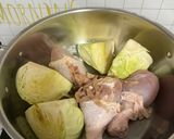 รูปขั้นตอนการทำที่ 2 ของ กะหล่ำปลีตุ๋น ใส่ไก่ + เห็ดหอม