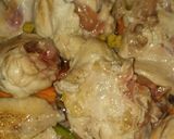Foto del paso 4 de la receta: Pollo al vino blanco sobre colchón de verduras