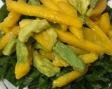 Foto del paso 3 de la receta: Ensalada de espinaca, mango y aguacate