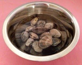 A picture of step 4 of How to Easily Remove Sand from Clams.