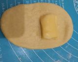 Foto langkah ke 4 dari resep Roti Abon mozarella.