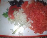 صورة لخطوة 2 من وصفة سلطة طماطم 🍅 والبصل اسهل مايكون 🥗