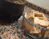 Foto del paso 7 de la receta: Bizcochitos sabor pizza con polenta que sobró